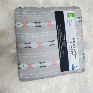 Bramd new 4 piece sheet set